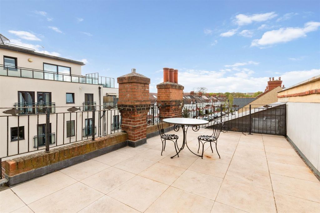 Property photo 1 of 19 Roof Terrace