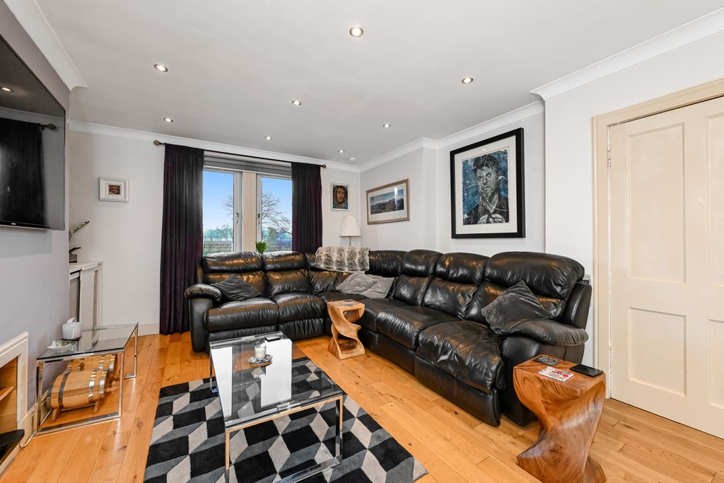 Property photo 3 of 27 Property Image 3