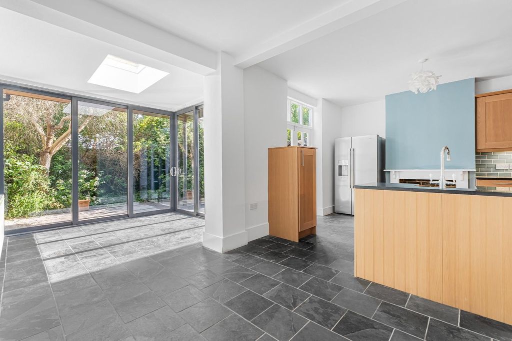 Property photo 2 of 19 Social Kitchen Spaceii.Jpg
