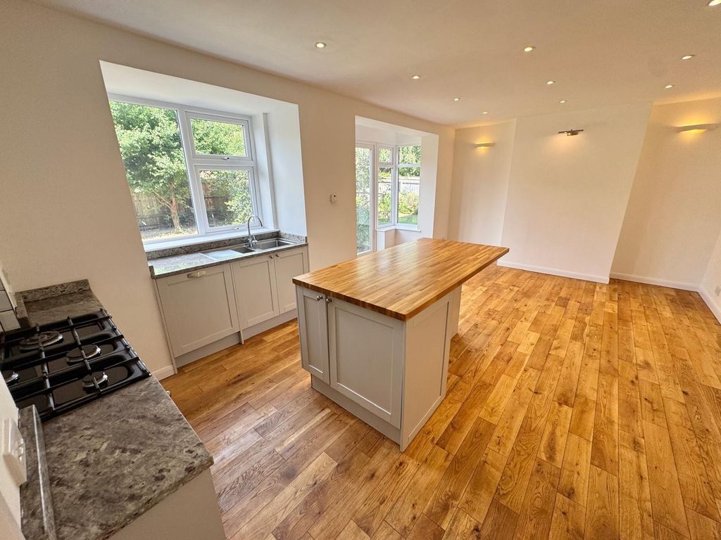 Property photo 3 of 17 Dining Kitchen