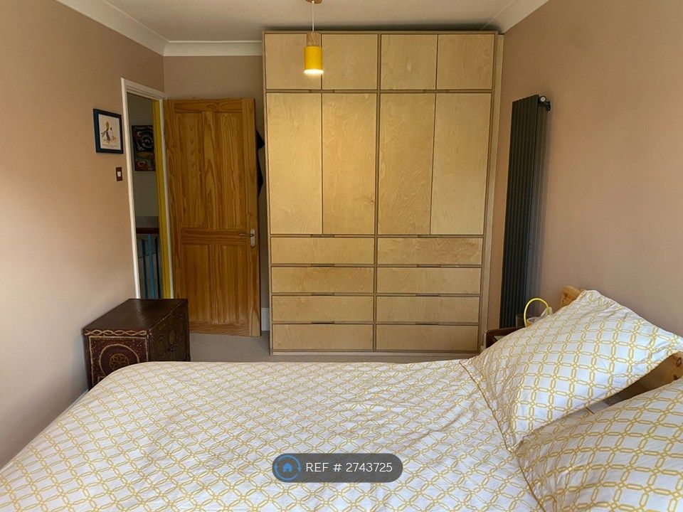 Property photo 3 of 20 Main Bedroom - Inbuilt Cupboards