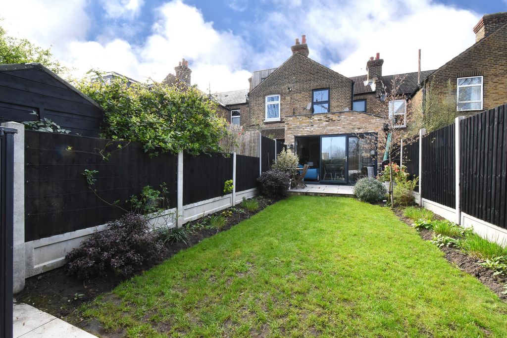 Property photo 2 of 17