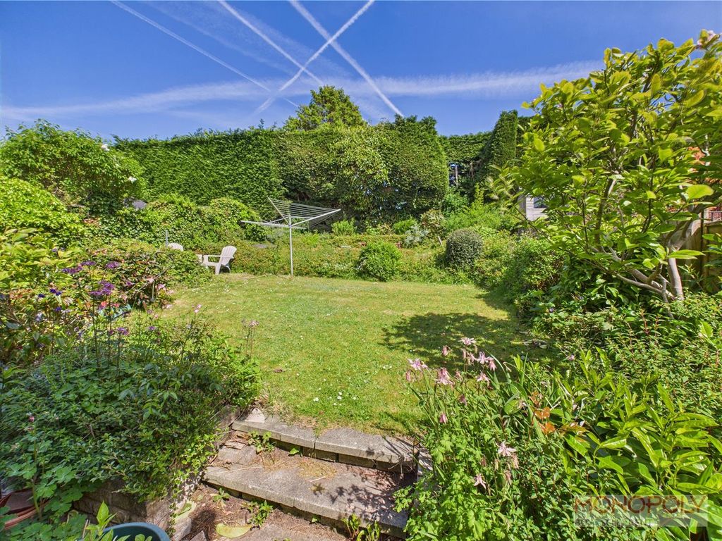 Property photo 2 of 17 Cam04439G0-Pr0038-Still014.Jpg