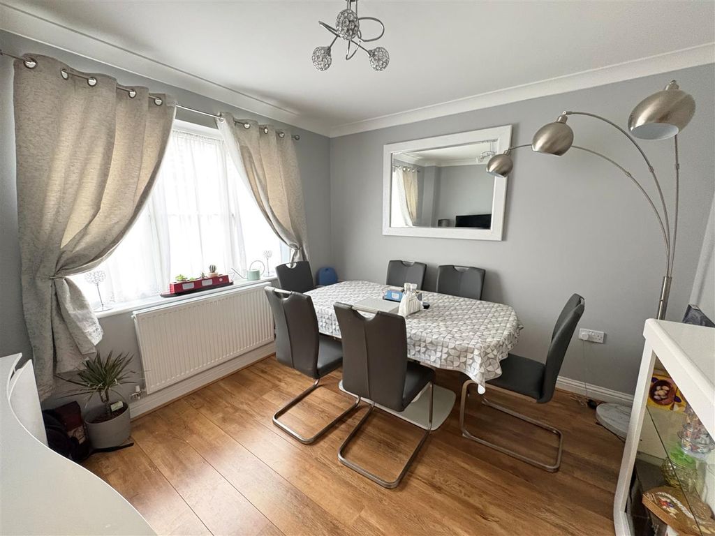 Property photo 3 of 21 Diner.Jpg