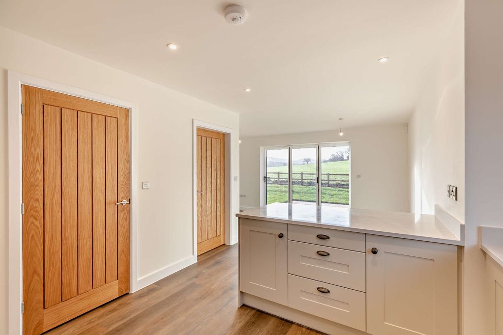 Property photo 3 of 17 Kitchen