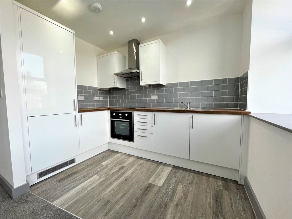 Property photo 2 of 7 Kitchen