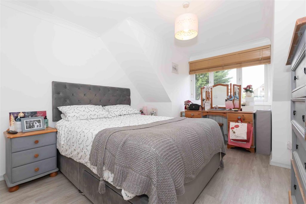 Property photo 3 of 11 Hangleton Court_3.Jpg