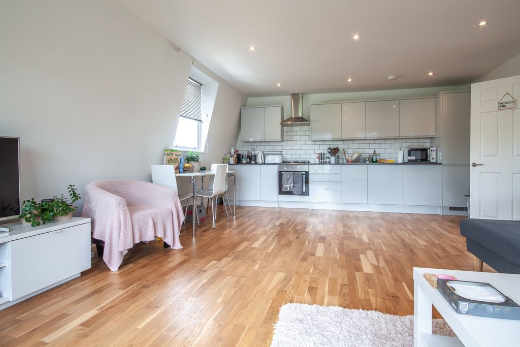 Property photo 3 of 13 Photo 14