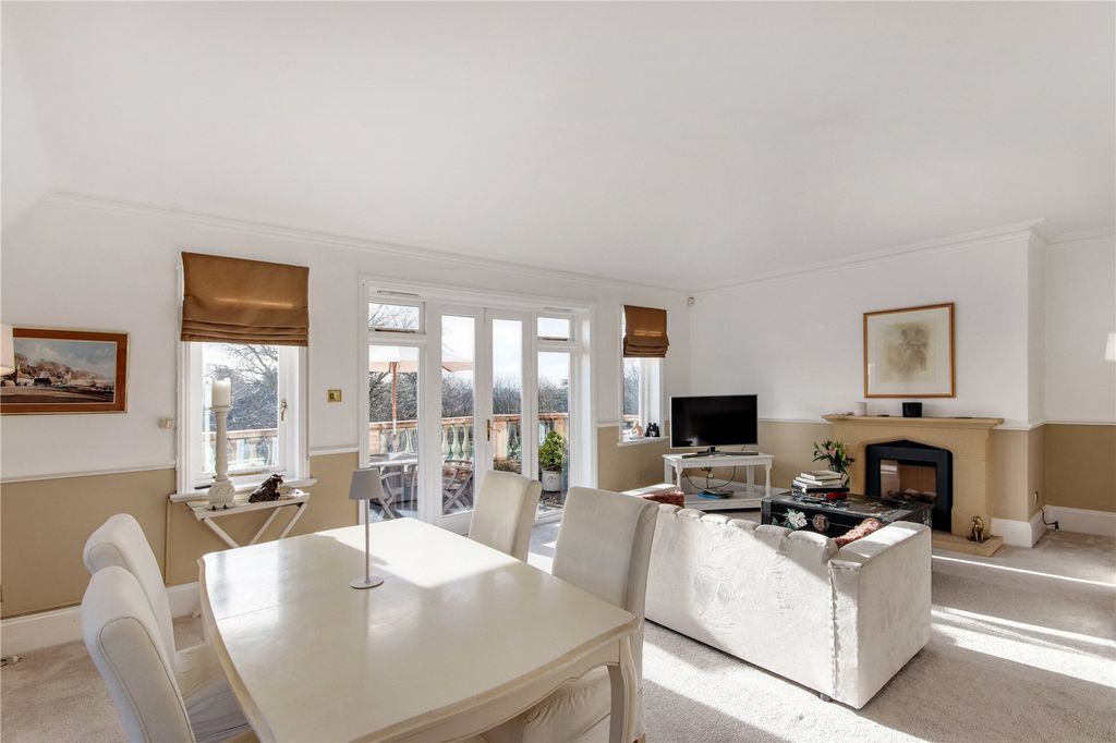 Property photo 2 of 18 Sitting/Dining Room