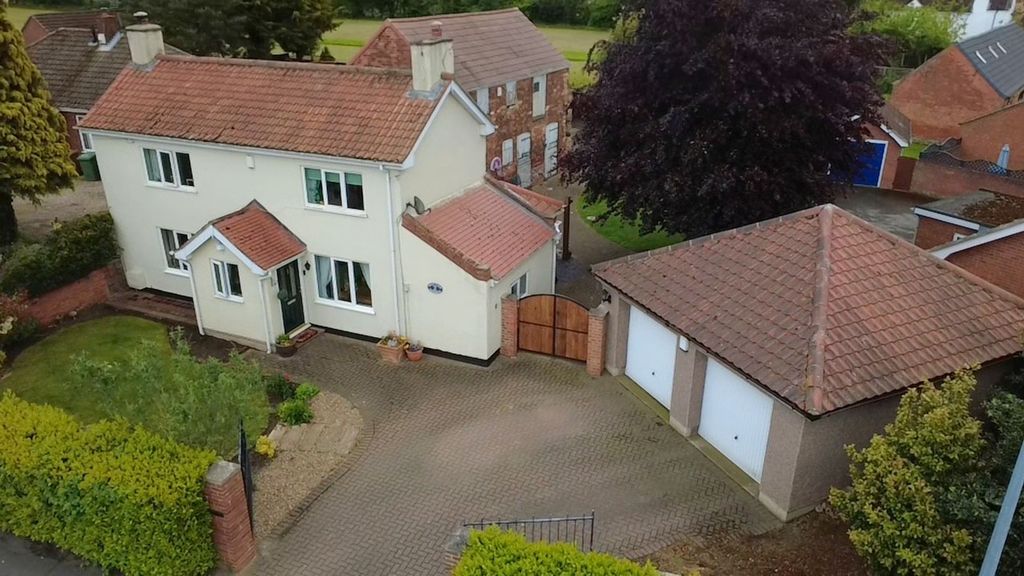Property photo 1 of 32