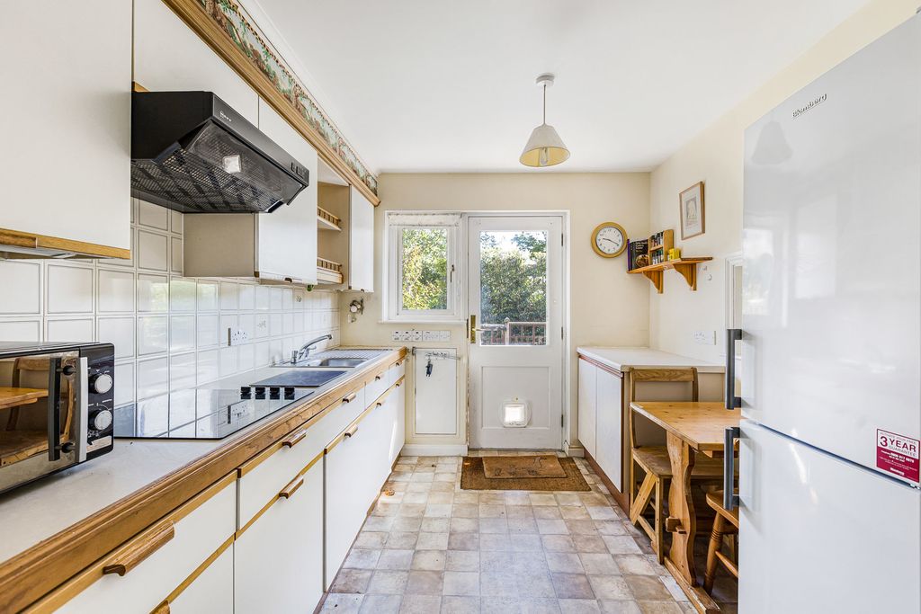Property photo 2 of 20 Kitchen