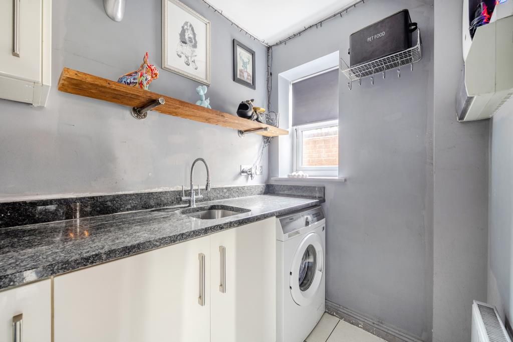 Property photo 3 of 19 Kitchen