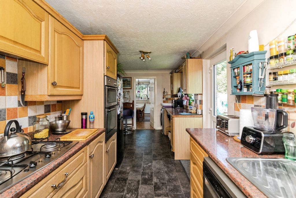 Property photo 2 of 17 Kitchen