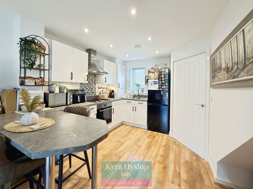 Property photo 3 of 16