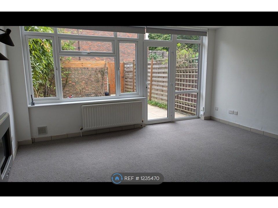 Property photo 3 of 5 Shared Living Room