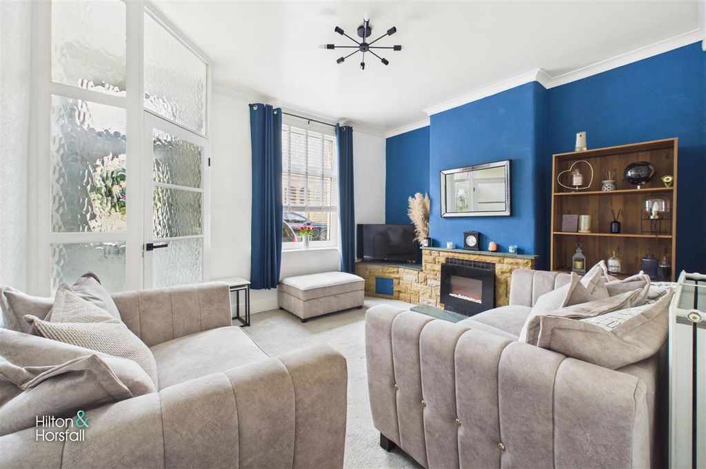 Property photo 2 of 13 Bankhouse Street