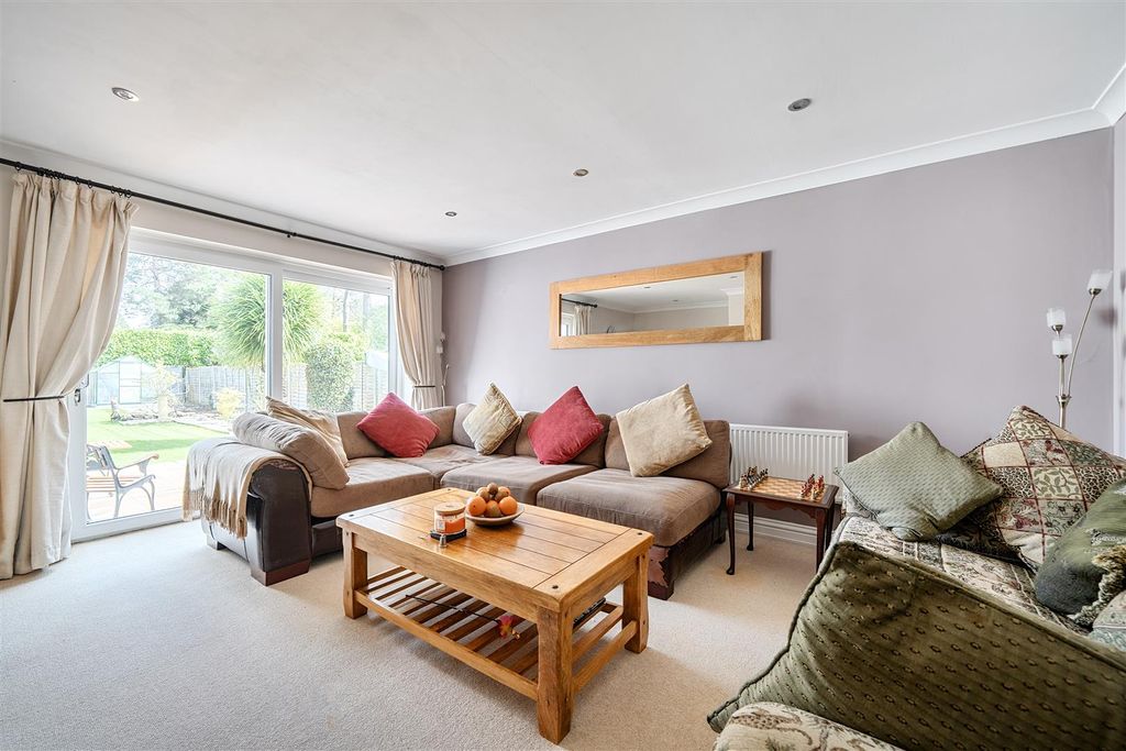 Additional image 4 of 4 bed detached house for saleThe Avenue, Crowthorne, Berkshire RG45