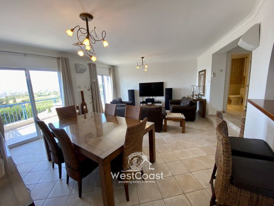 Property photo 2 of 31
