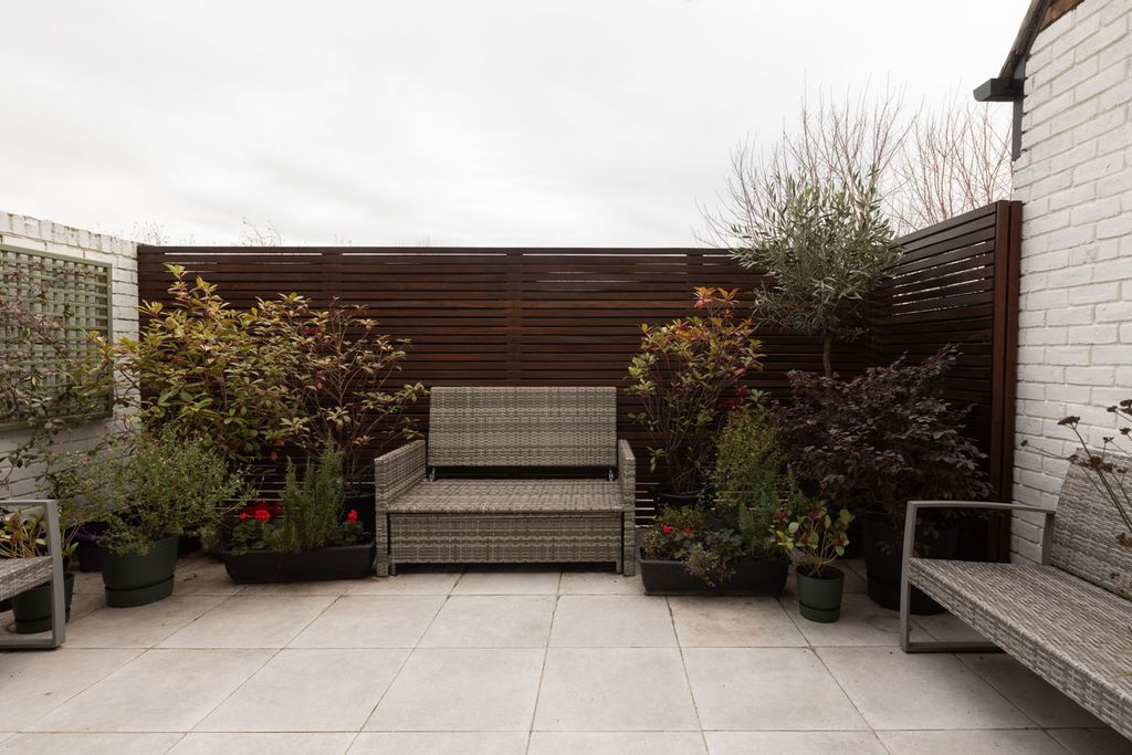 Property photo 3 of 22 Columbia Road, E2