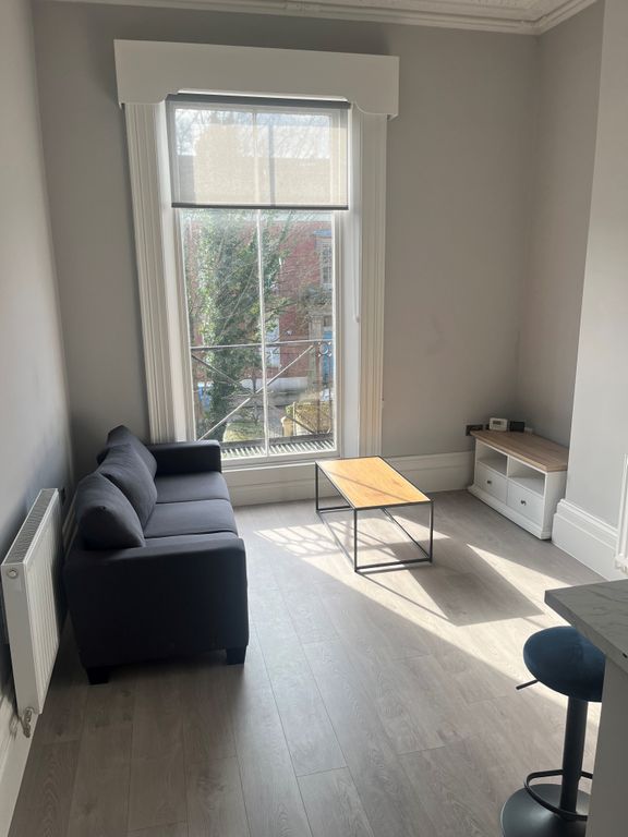 Property photo 2 of 11 6