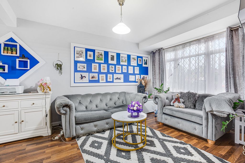 Property photo 3 of 12 842A5805Hdr