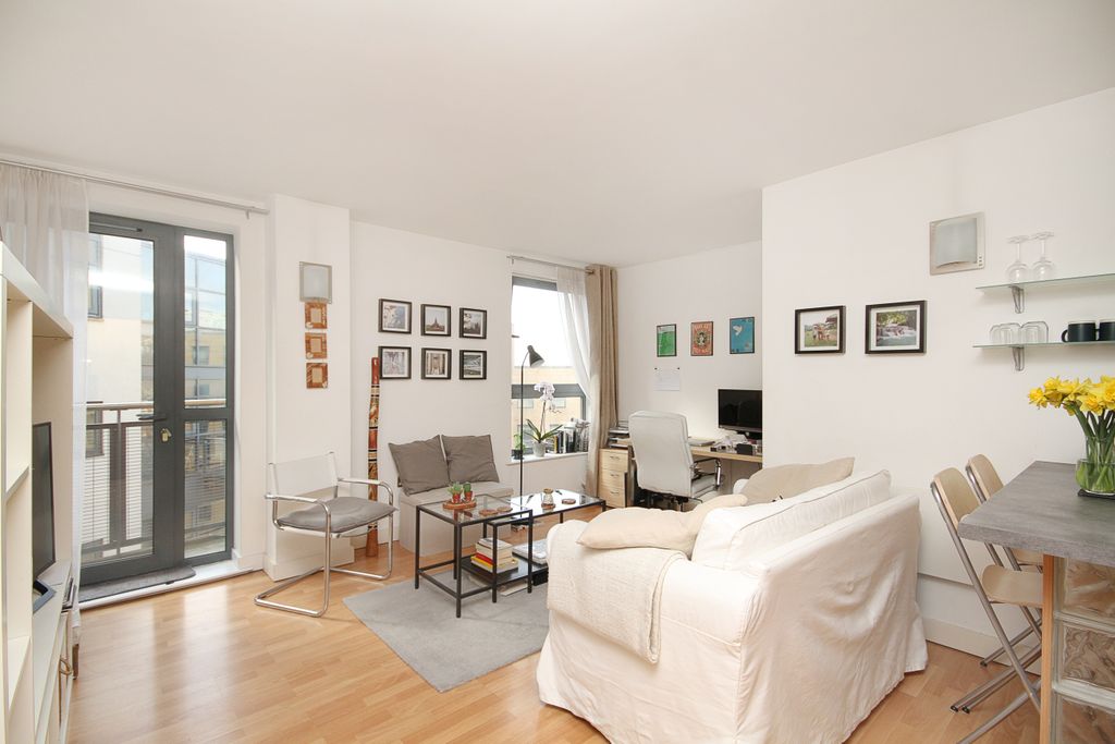 Property photo 2 of 5 Lounge