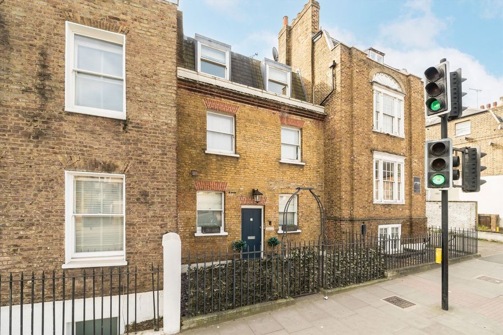 Property photo 2 of 8