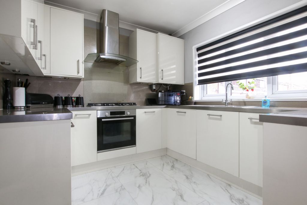 Property photo 3 of 13 Img_0419