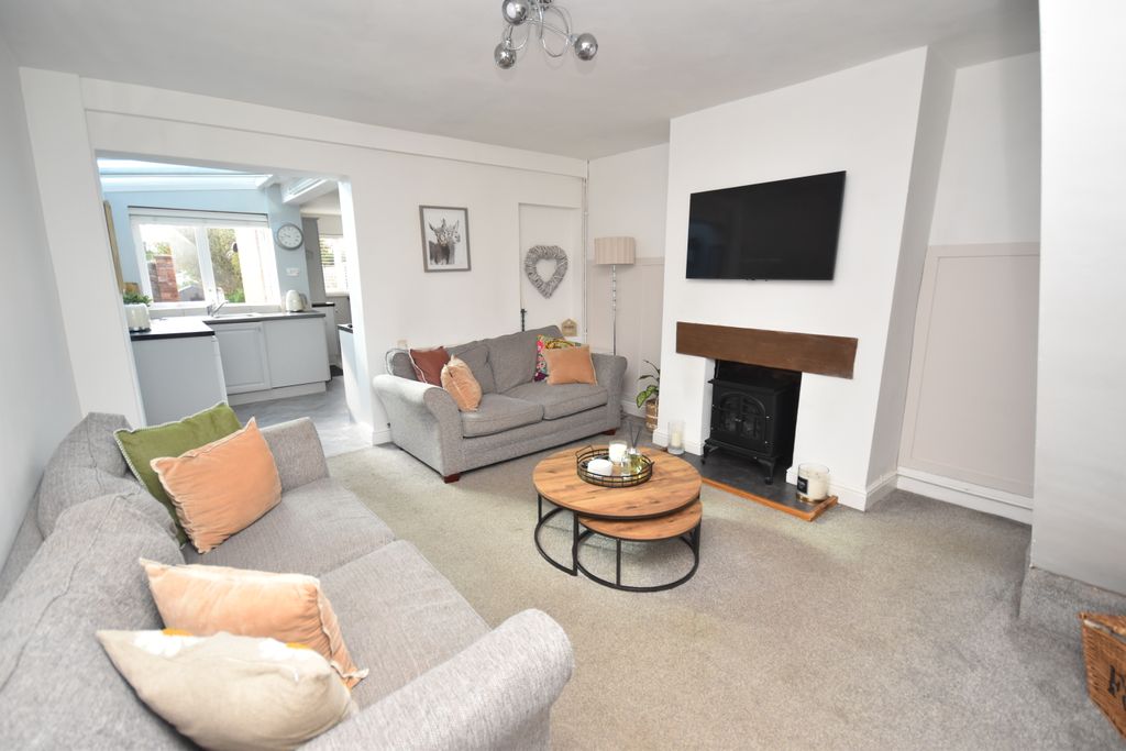 Property photo 2 of 17 Lounge