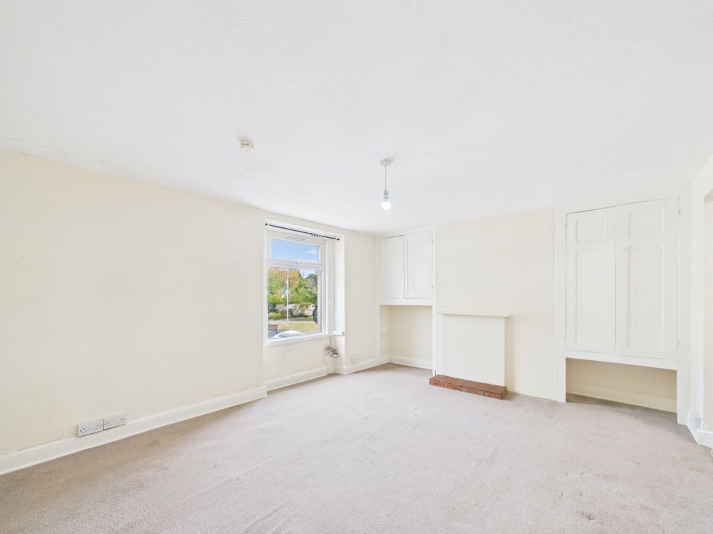 Property photo 1 of 6 Living Room