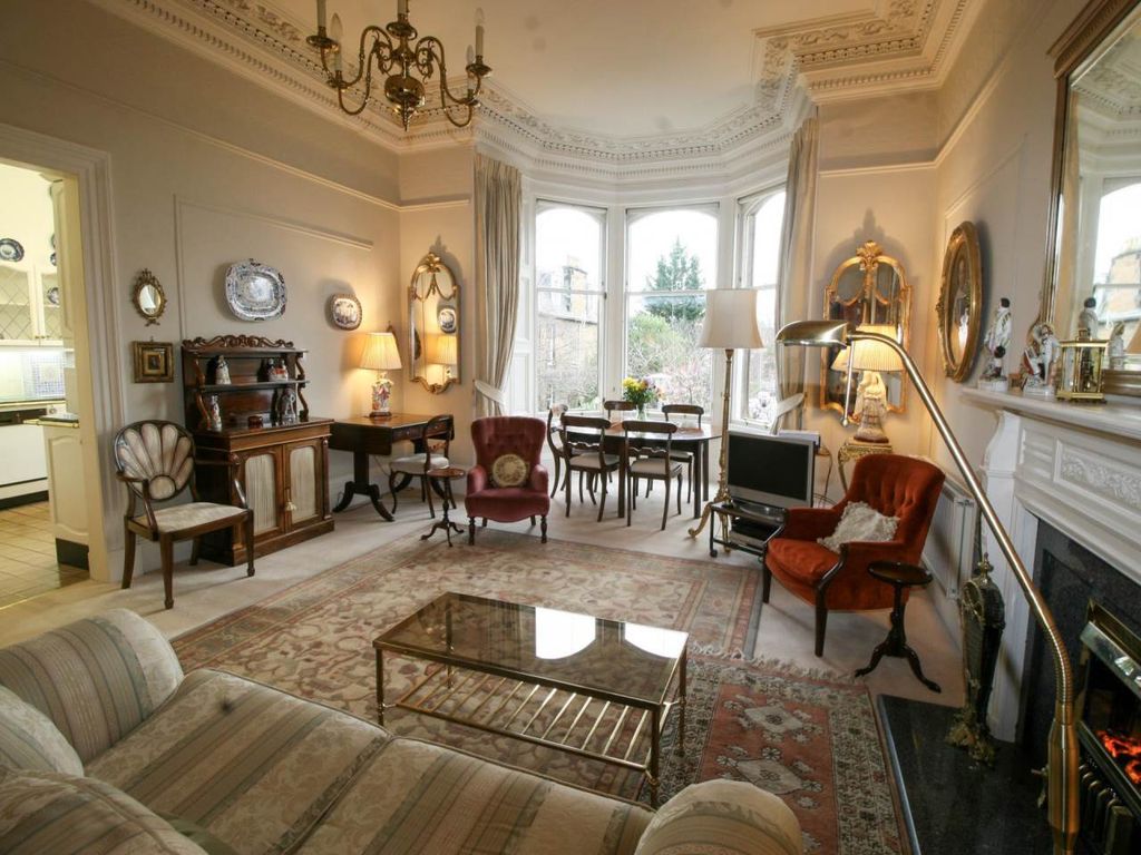 Property photo 2 of 7 Lounge