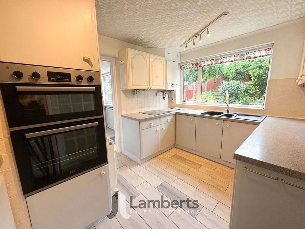 Property photo 2 of 18 Kitchen
