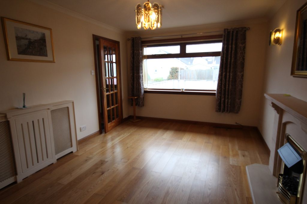 Property photo 3 of 11 Lounge Alt 