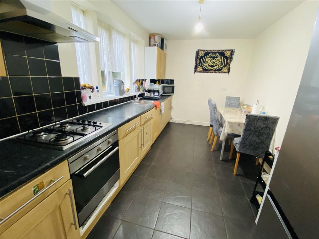 Property photo 3 of 9 Kitchen/Diner