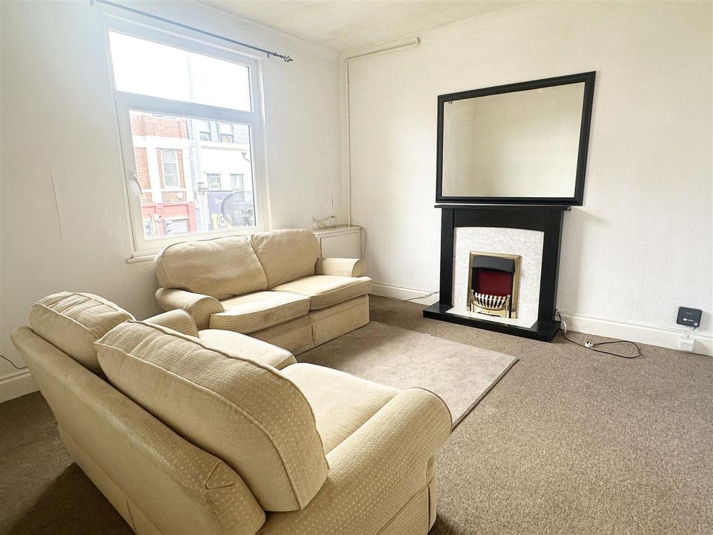 Property photo 1 of 16 Living Room