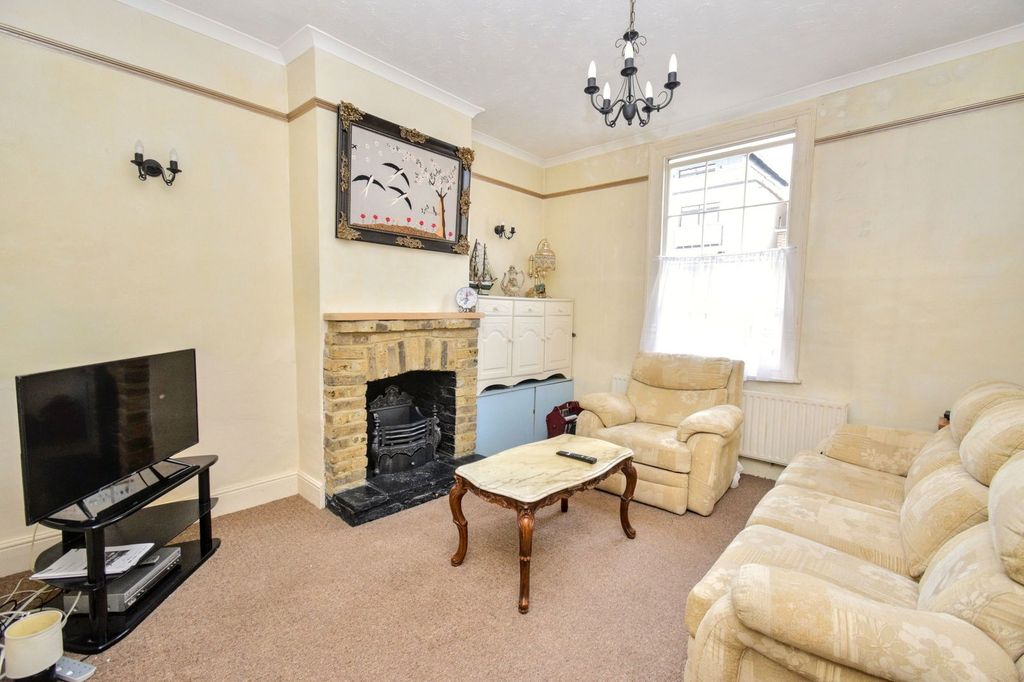 Property photo 2 of 9