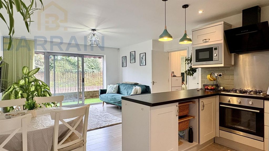 Property photo 1 of 11 Two Bedroom For Sale By Barrain London