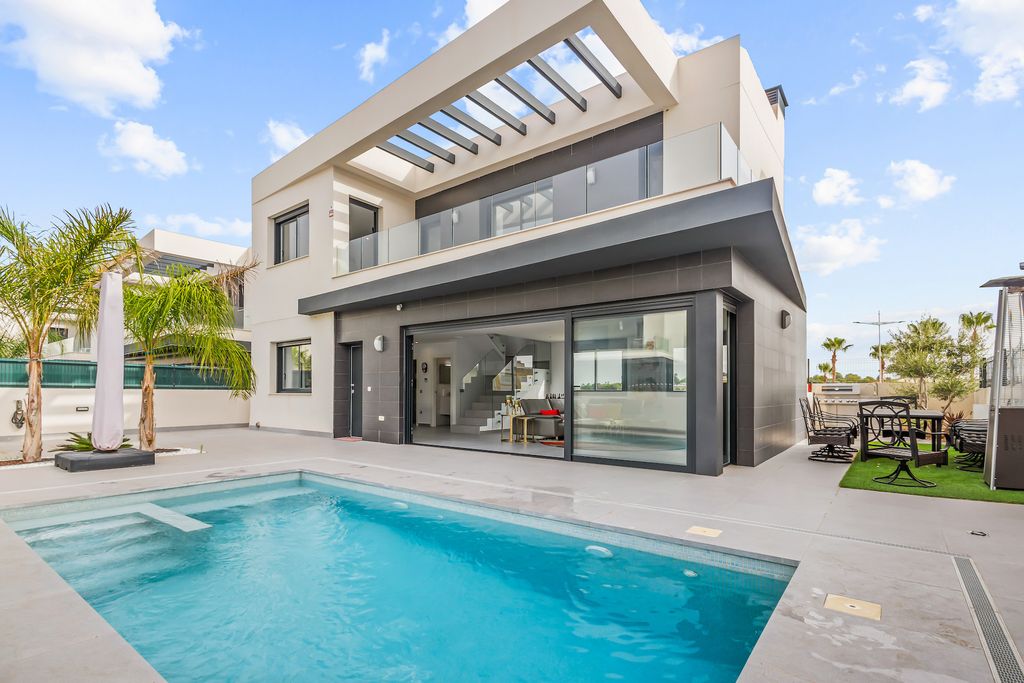 Property photo 1 of 25