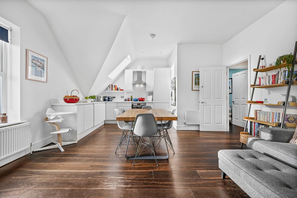 Property photo 3 of 9