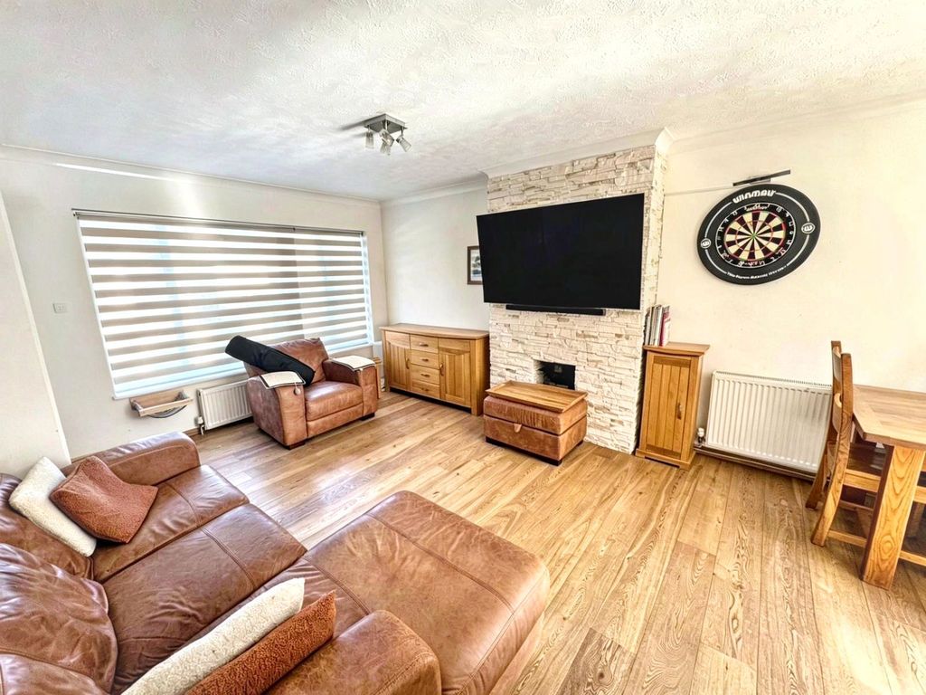 Property photo 2 of 17 Photo 16