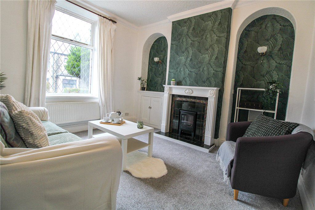 Property photo 3 of 17 Living Room