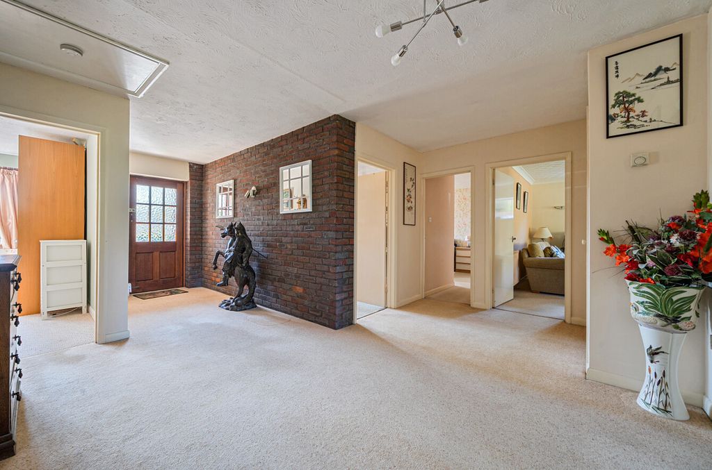 Property photo 2 of 21 1449857-23-69Eb38...