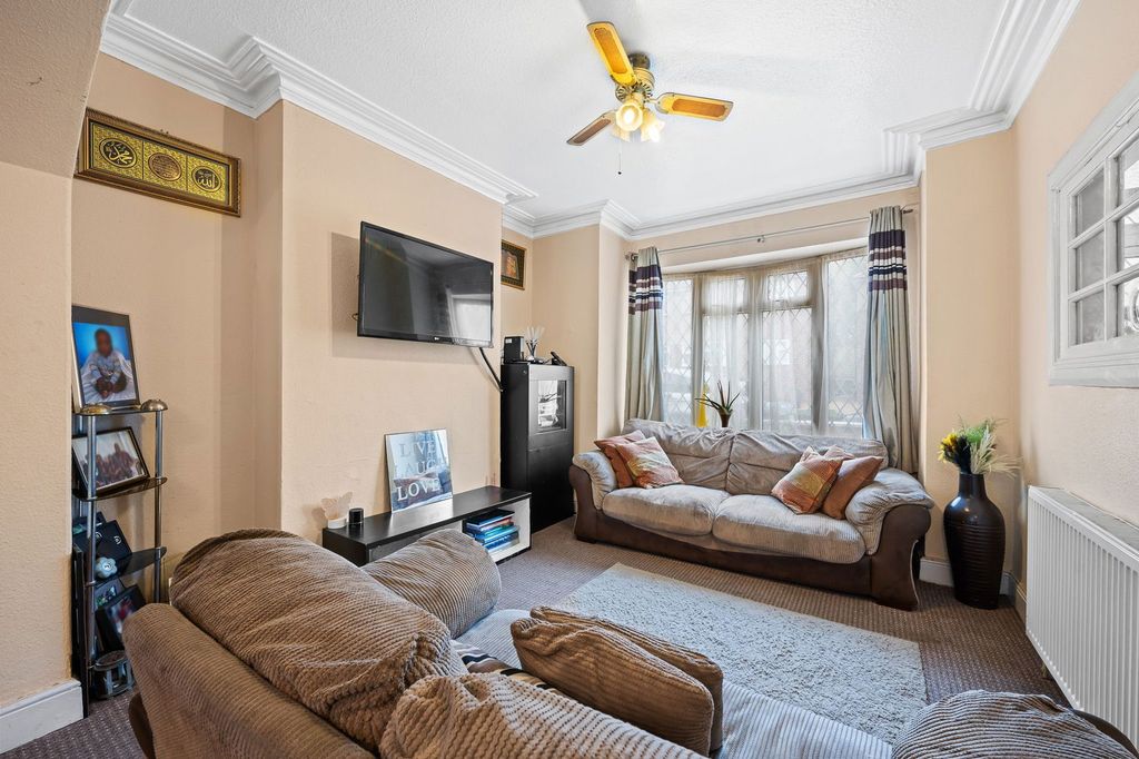 Property photo 2 of 17