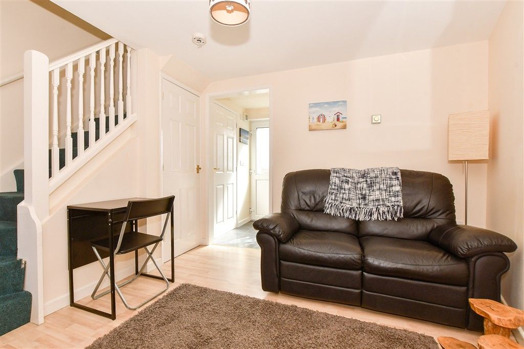 Property photo 3 of 7 Lounge