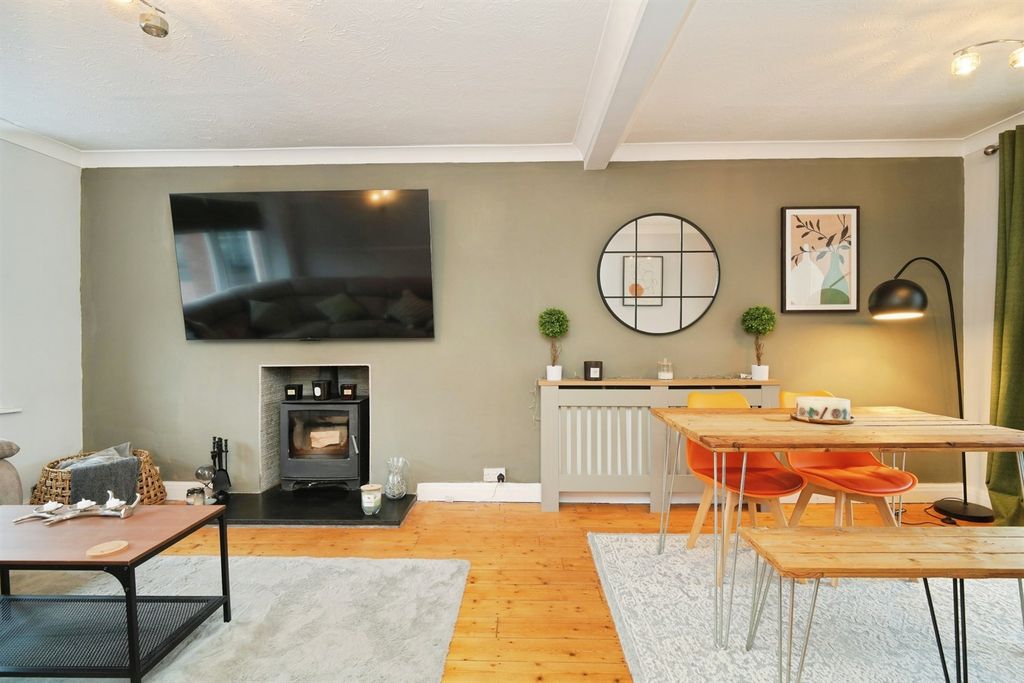 Property photo 2 of 21 Living Room