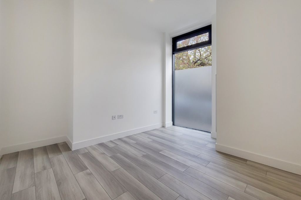 Property photo 3 of 10 5327462