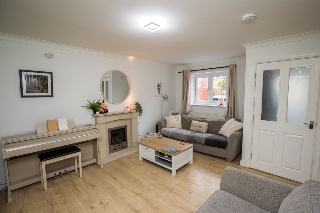 Property photo 2 of 12 Lounge 1