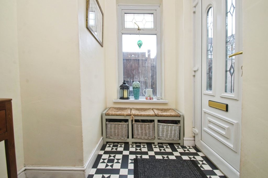 Property photo 3 of 18 Porch