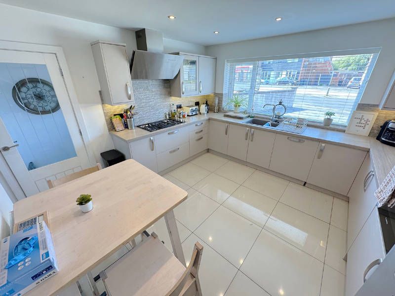 Property photo 1 of 26 Dining Kitchen