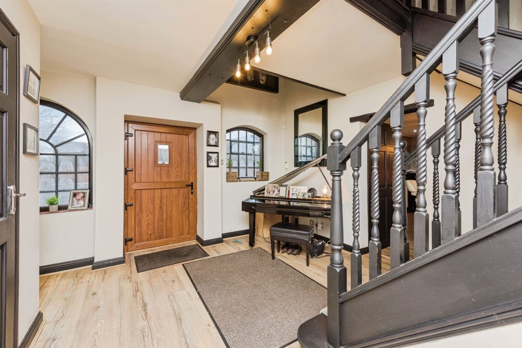 Property photo 3 of 28